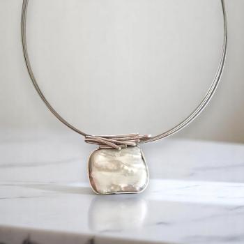 Halsschmuck mit Süsswasserperle