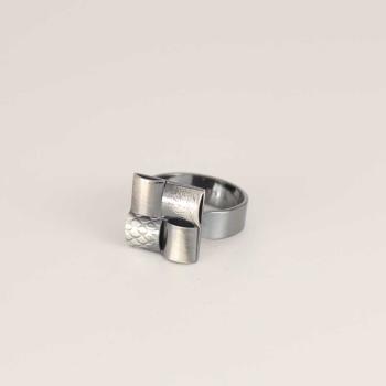 Ring "modern quadratisch"