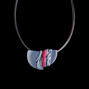 Halsschmuck mit Koralle