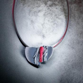 Halsschmuck mit Koralle