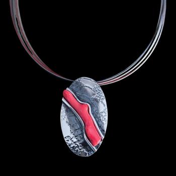 Halsschmuck mit Koralle