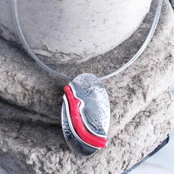 Halsschmuck mit Koralle