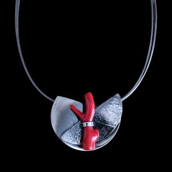 Halsschmuck mit Koralle