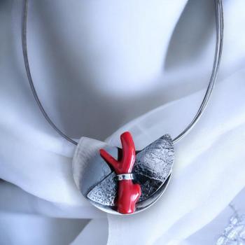 Halsschmuck mit Koralle