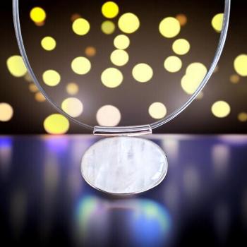 Halsschmuck mit Mondstein