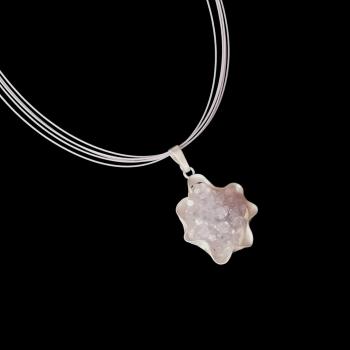 Halsschmuck mit Amethystrose