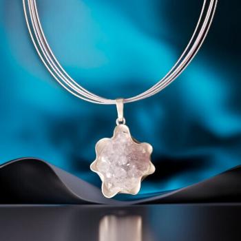 Halsschmuck mit Amethystrose