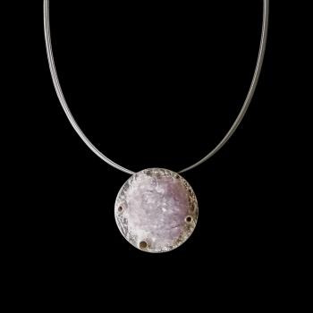 Halsschmuck mit Amethystrose