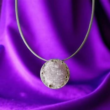 Halsschmuck mit Amethystrose