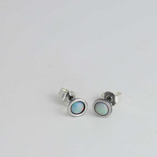 Ohrstecker oval mit Opal 6x4 mm