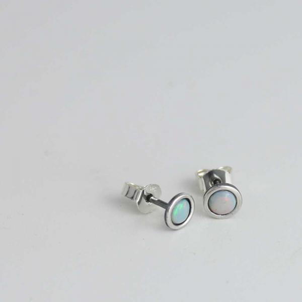 Ohrstecker oval mit Opal 6x4 mm