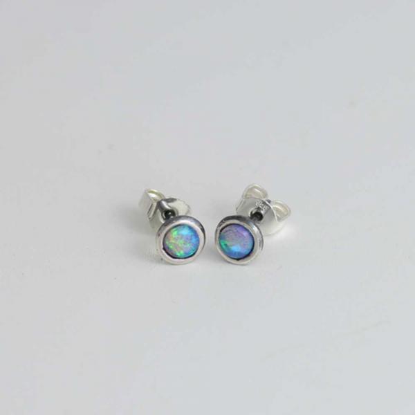 Ohrstecker mit Opal rund 5mm