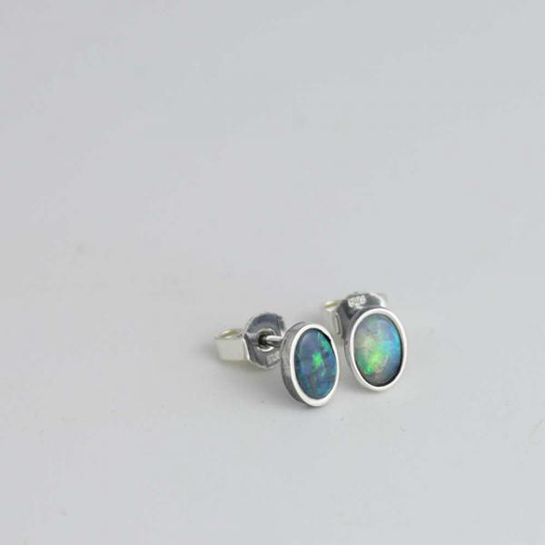 Ohrstecker oval mit Opal 5x7 mm