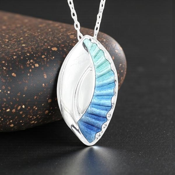 AH Shines of Color blau 18.01