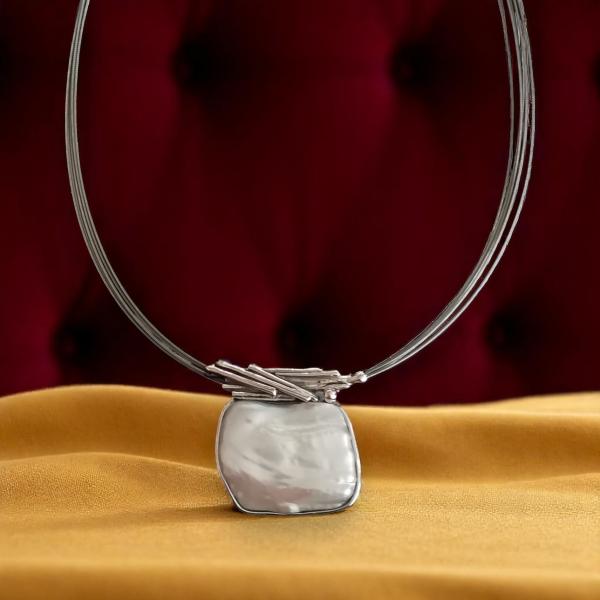 Halsschmuck mit Süsswasserperle