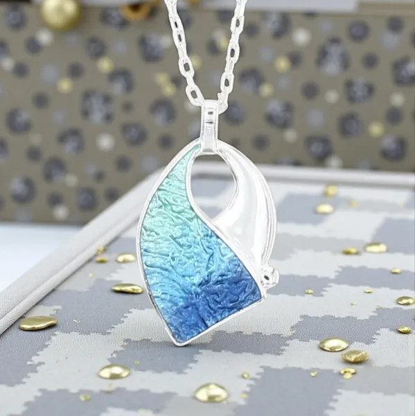 AH Shines of Color blau 23.01