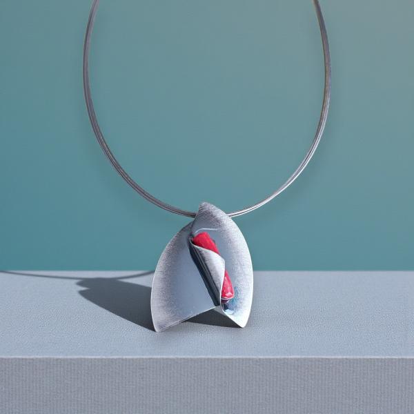 Halsschmuck mit Koralle