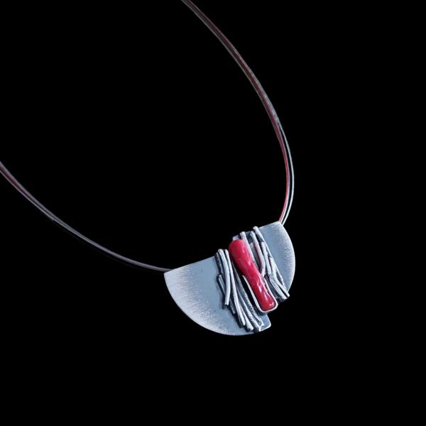 Halsschmuck mit Koralle