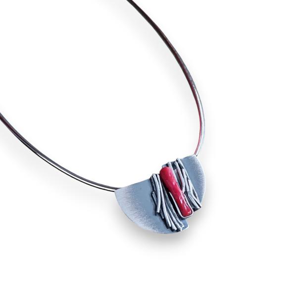 Halsschmuck mit Koralle