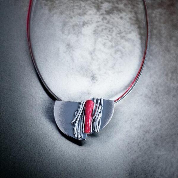 Halsschmuck mit Koralle