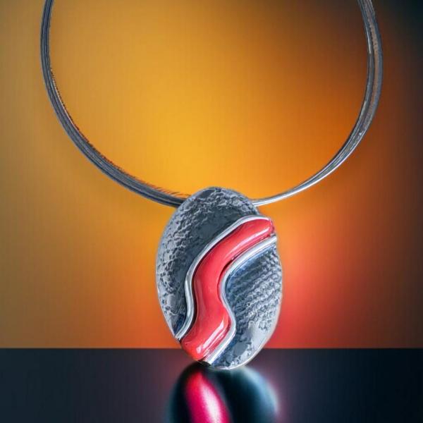 Halsschmuck mit Koralle