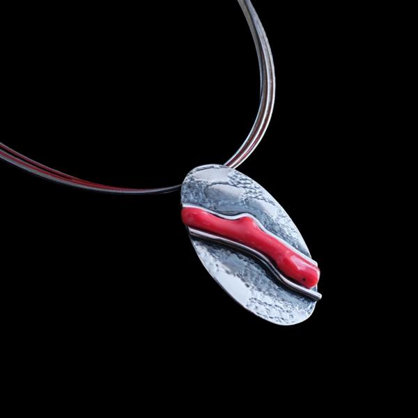 Halsschmuck mit Koralle