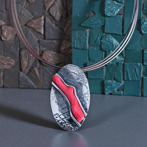 Halsschmuck mit Koralle