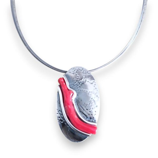 Halsschmuck mit Koralle