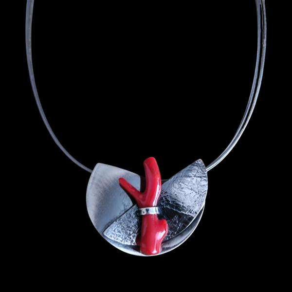 Halsschmuck mit Koralle