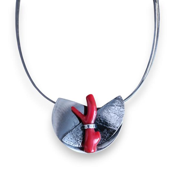 Halsschmuck mit Koralle