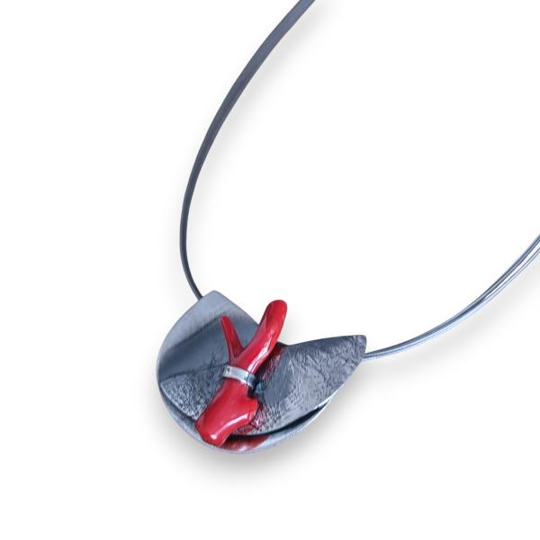 Halsschmuck mit Koralle