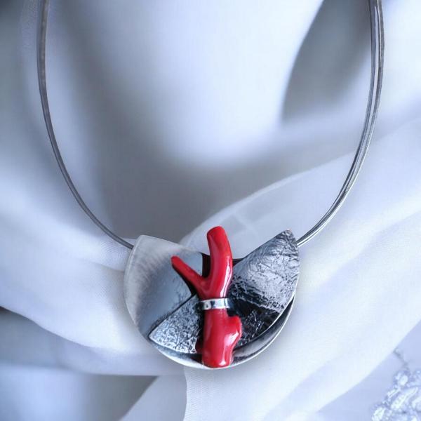 Halsschmuck mit Koralle