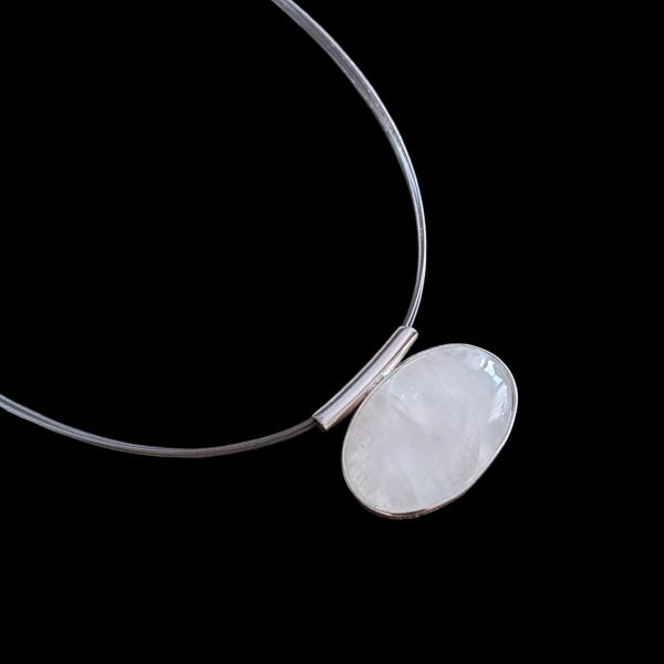 Halsschmuck mit Mondstein