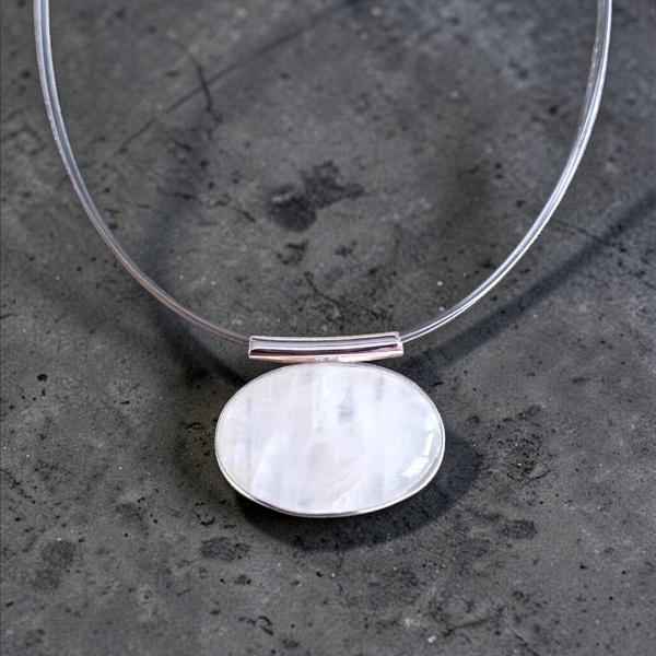 Halsschmuck mit Mondstein