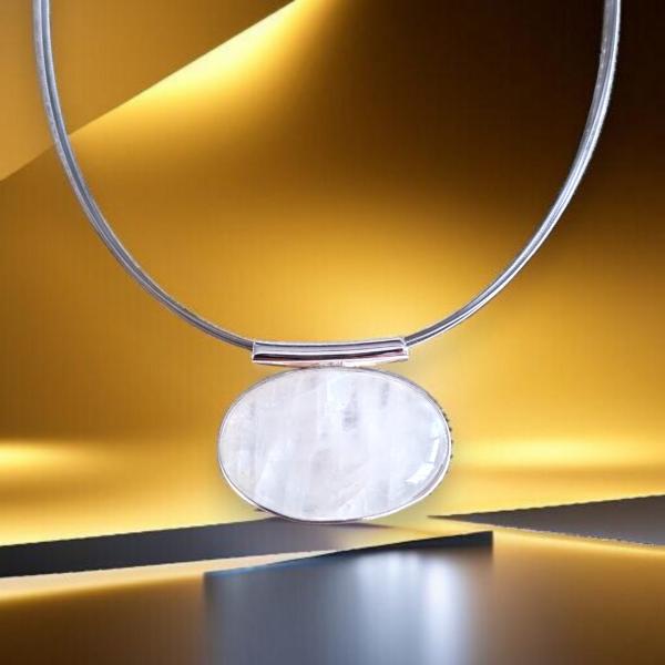 Halsschmuck mit Mondstein