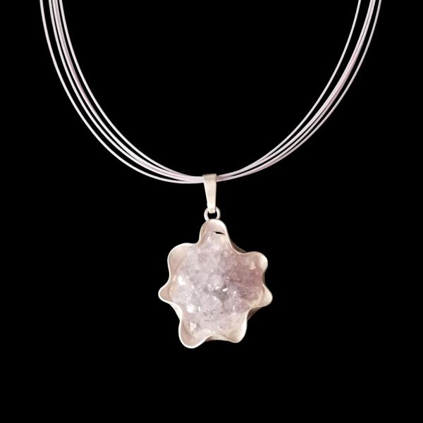 Halsschmuck mit Amethystrose