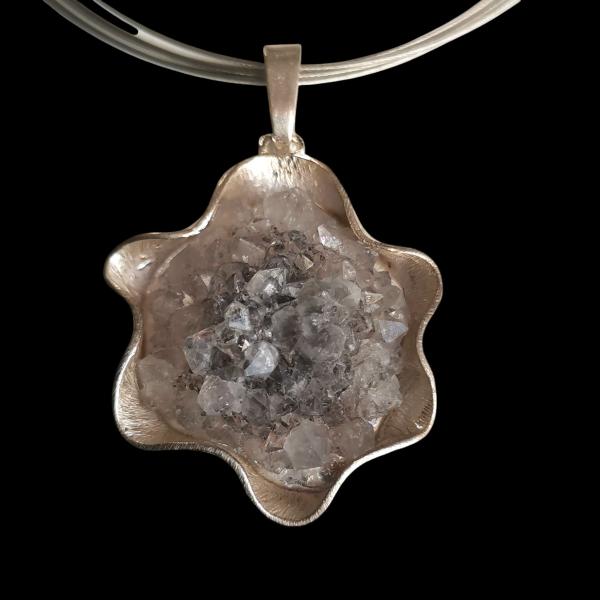 Halsschmuck mit Amethystrose