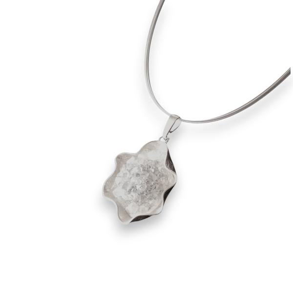 Halsschmuck mit Amethystrose
