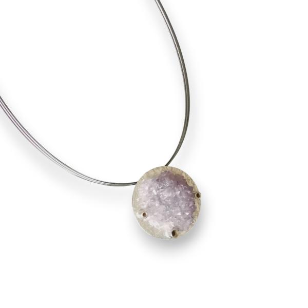 Halsschmuck mit Amethystrose