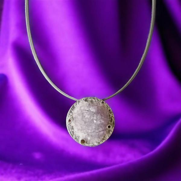Halsschmuck mit Amethystrose